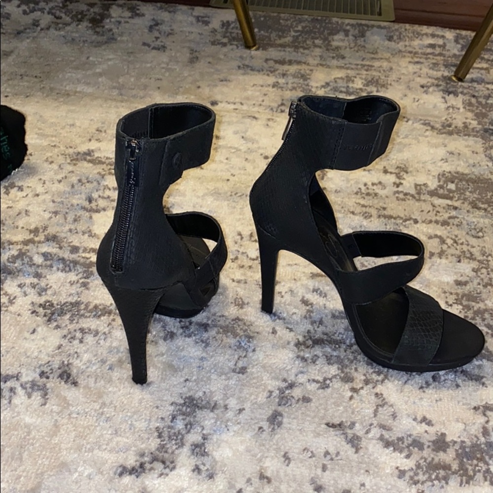 Shoes - Picture 3 of 4